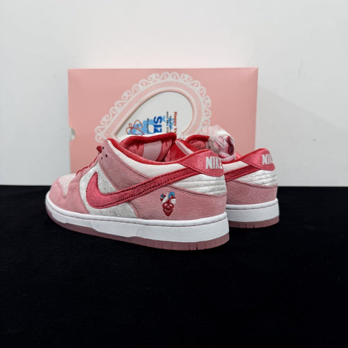 Nike Dunk SB Low Strangelove